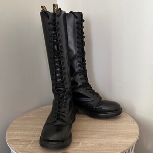 Dr Martens Docs 12270 Knee High Combat Boots Womens Size 10 Black Leather 20-Eye